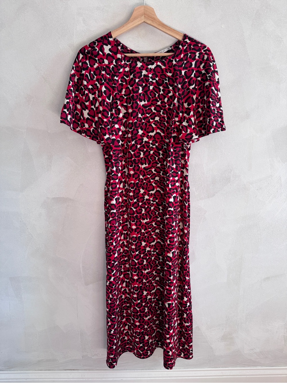 Leopard Print - Red Maxi Dress with Short Sleeves and Tie Waist